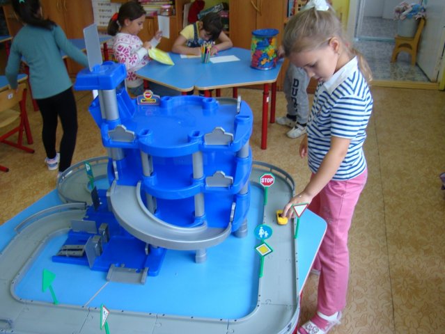 Свободная игровая деятельность детей по теме ПДД