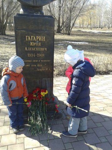 Возложение цветов